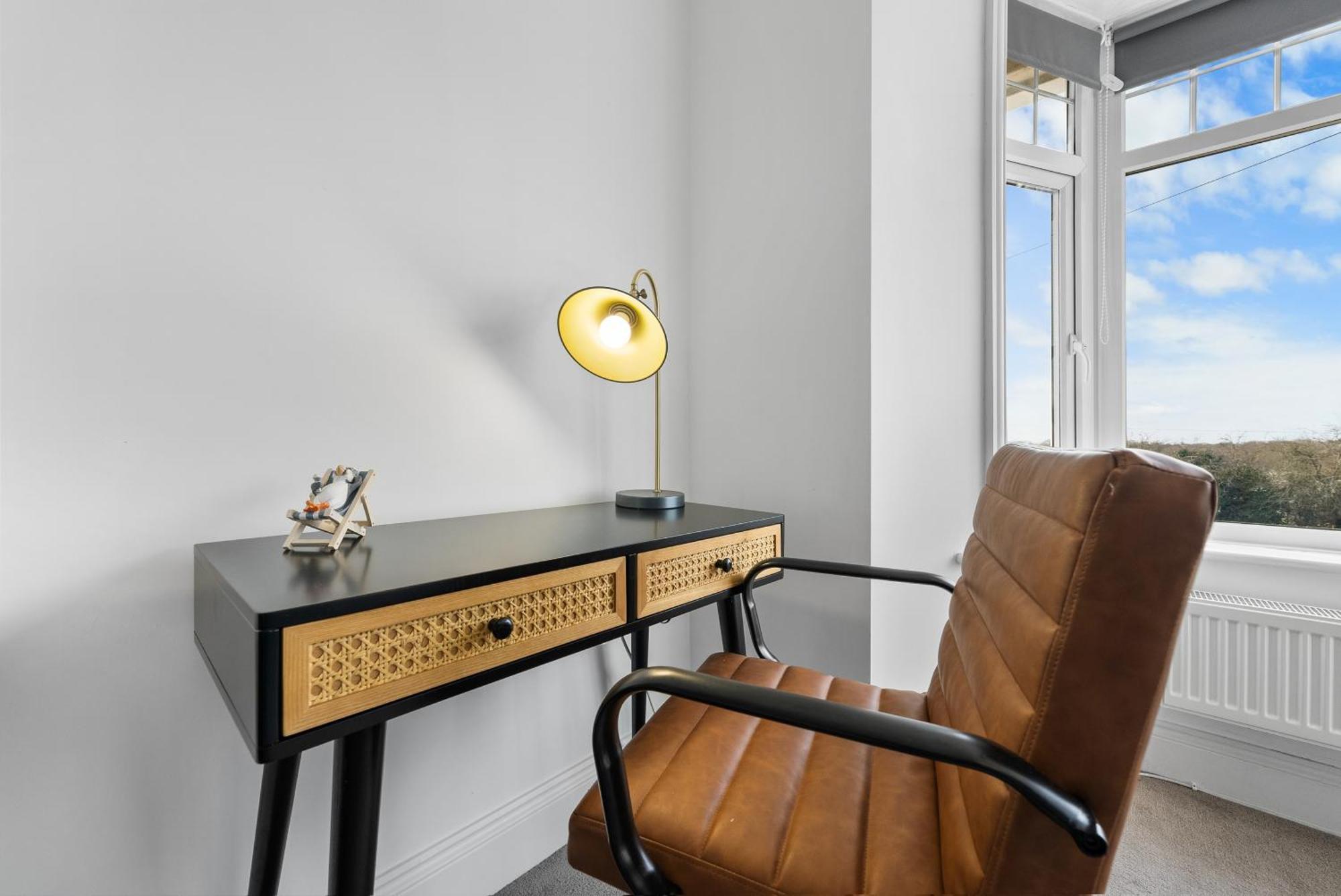 Long Term And Summer Special Offer! 5-Bedroom Spacious, Stunning Design, Sociable Areas & Cosy House Near South Downs Park, Sleeps 11 With Games Room, Private Parking And Garden- By Blue Puffin Stays Waterlooville Buitenkant foto