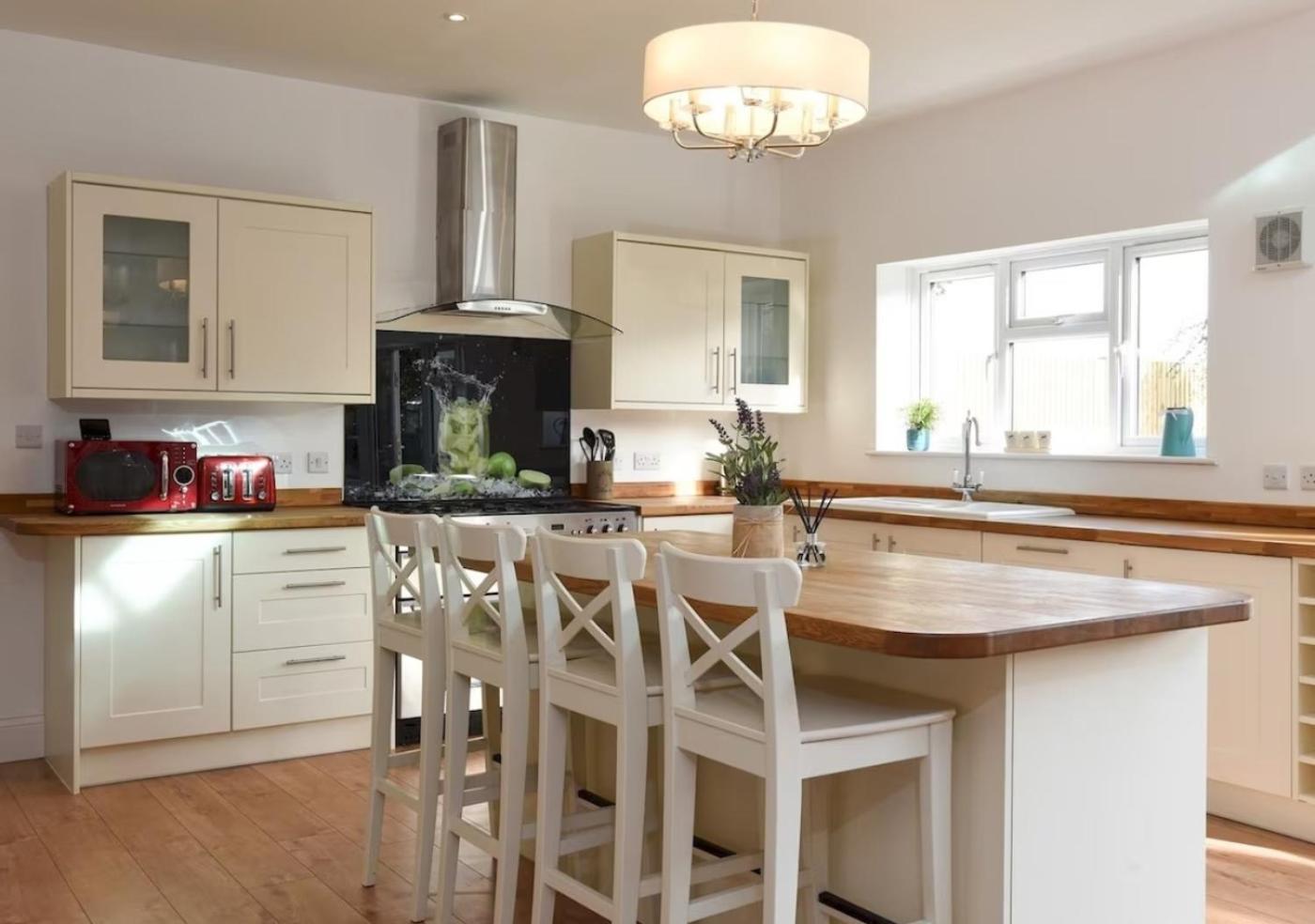 Long Term And Summer Special Offer! 5-Bedroom Spacious, Stunning Design, Sociable Areas & Cosy House Near South Downs Park, Sleeps 11 With Games Room, Private Parking And Garden- By Blue Puffin Stays Waterlooville Buitenkant foto