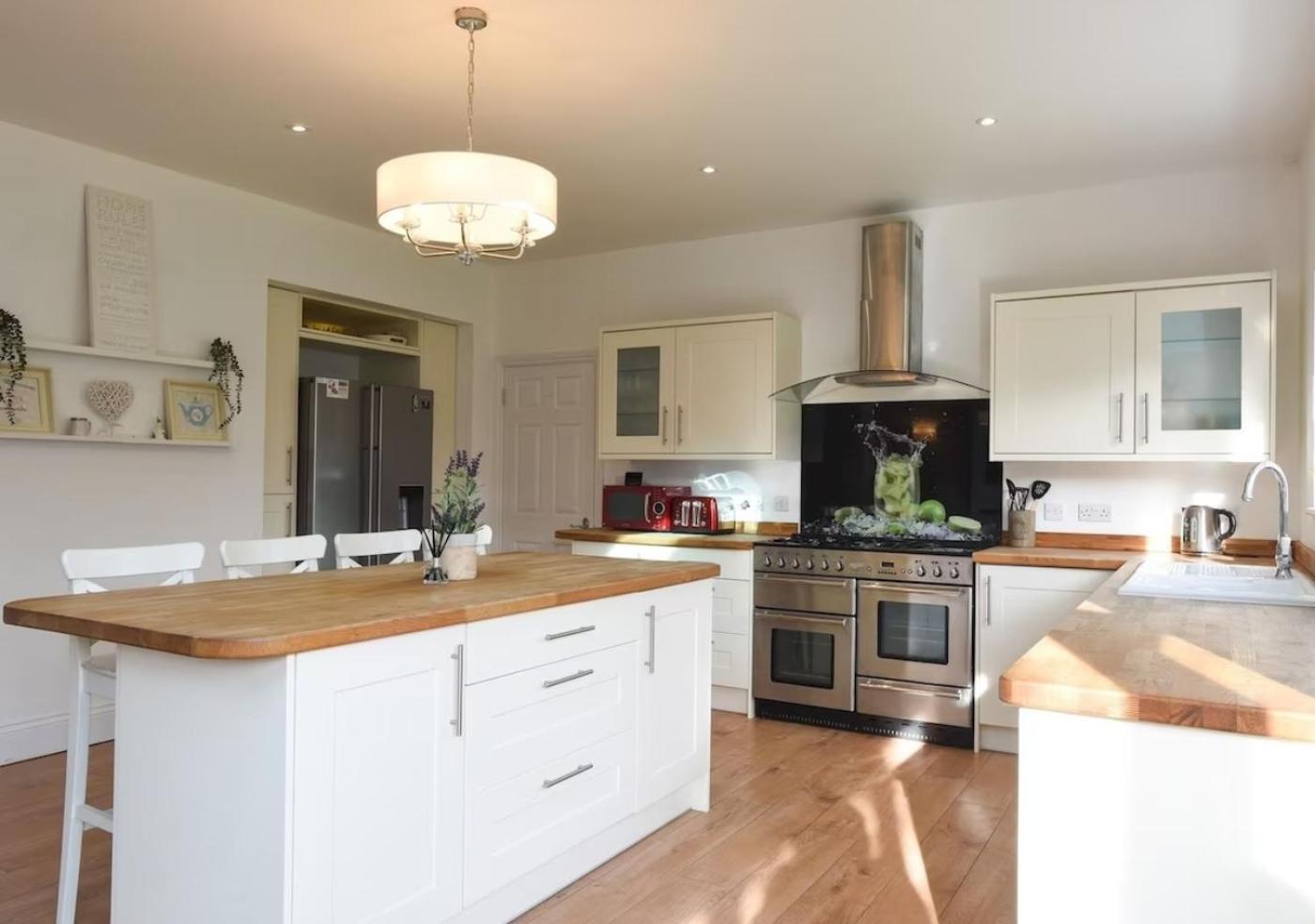Long Term And Summer Special Offer! 5-Bedroom Spacious, Stunning Design, Sociable Areas & Cosy House Near South Downs Park, Sleeps 11 With Games Room, Private Parking And Garden- By Blue Puffin Stays Waterlooville Buitenkant foto